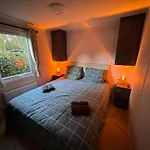Veluwshof Holidays Luxe With Private Jacuzzi's - Swimmingpool - Tennis Court - Bowling - Supermarket And Children Entertainment Üdülőpark Hoenderloo