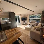 Veluwshof Holidays Luxe With Private Jacuzzi's - Swimmingpool - Tennis Court - Bowling - Supermarket And Children Entertainment *