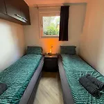 Veluwshof Holidays Luxe With Private Jacuzzi's - Swimmingpool - Tennis Court - Bowling - Supermarket And Children Entertainment Üdülőpark Hoenderloo