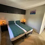 Üdülőpark Veluwshof Holidays Luxe With Private Jacuzzi's - Swimmingpool - Tennis Court - Bowling - Supermarket And Children Entertainment Hoenderloo