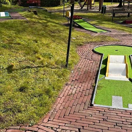Parque de vacaciones Veluwshof Holidays Luxe With Private Jacuzzi's - Swimmingpool - Tennis Court - Bowling - Supermarket And Children Entertainment