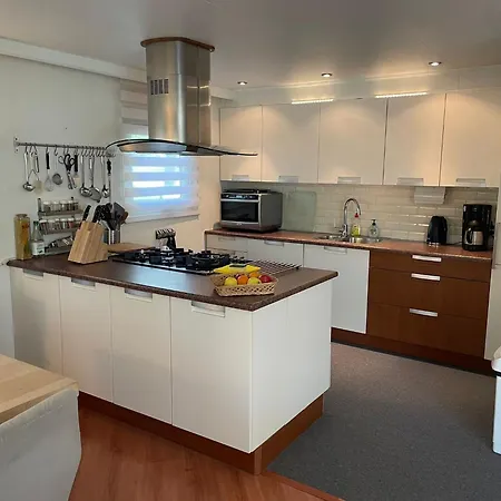 Veluwshof Holidays Luxe With Private Jacuzzi's - Swimmingpool - Tennis Court - Bowling - Supermarket And Children Entertainment Holiday park Hoenderloo