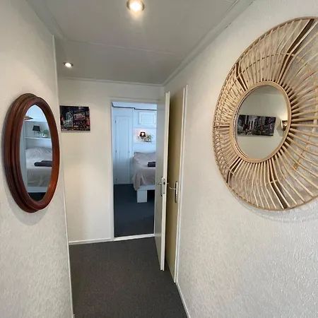 Veluwshof Holidays Luxe With Private Jacuzzi's - Swimmingpool - Tennis Court - Bowling - Supermarket And Children Entertainment Ferienpark Hoenderloo