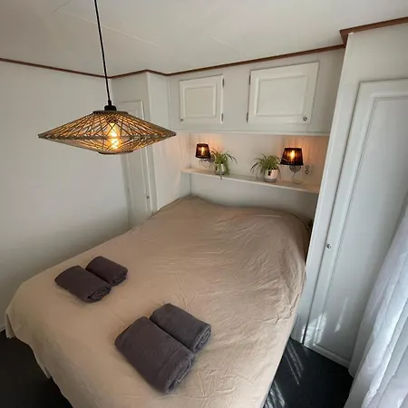 Veluwshof Holidays Luxe With Private Jacuzzi's - Swimmingpool - Tennis Court - Bowling - Supermarket And Children Entertainment Holiday park Hoenderloo