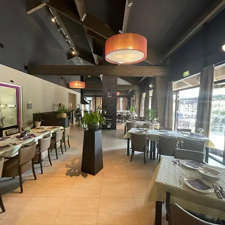 פארק נופש Veluwshof Holidays Luxe With Private Jacuzzi's - Swimmingpool - Tennis Court - Bowling - Supermarket And Children Entertainment הונדרלו