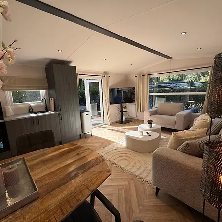 Veluwshof Holidays Luxe With Private Jacuzzi's - Swimmingpool - Tennis Court - Bowling - Supermarket And Children Entertainment *