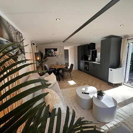 Veluwshof Holidays Luxe With Private Jacuzzi's - Swimmingpool - Tennis Court - Bowling - Supermarket And Children Entertainment פארק נופש הונדרלו