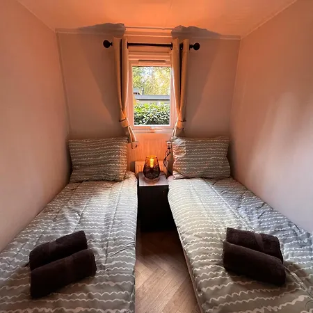 Veluwshof Holidays Luxe With Private Jacuzzi's - Swimmingpool - Tennis Court - Bowling - Supermarket And Children Entertainment פארק נופש הונדרלו