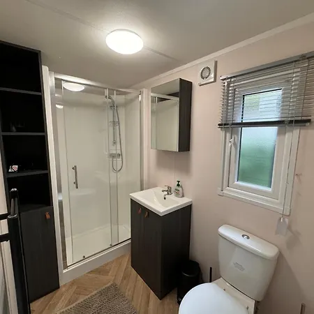 Veluwshof Holidays Luxe With Private Jacuzzi's - Swimmingpool - Tennis Court - Bowling - Supermarket And Children Entertainment Hoenderloo