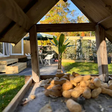 Veluwshof Holidays Luxe With Private Jacuzzi's - Swimmingpool - Tennis Court - Bowling - Supermarket And Children Entertainment פארק נופש הונדרלו