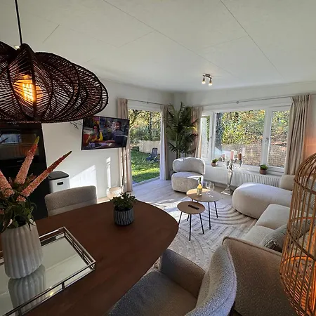 פארק נופש Veluwshof Holidays Luxe With Private Jacuzzi's - Swimmingpool - Tennis Court - Bowling - Supermarket And Children Entertainment הונדרלו