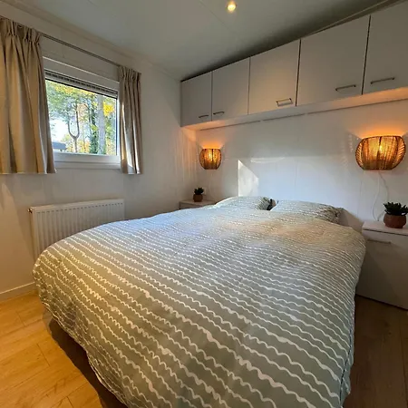 פארק נופש Veluwshof Holidays Luxe With Private Jacuzzi's - Swimmingpool - Tennis Court - Bowling - Supermarket And Children Entertainment *
