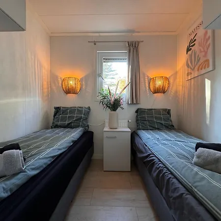פארק נופש Veluwshof Holidays Luxe With Private Jacuzzi's - Swimmingpool - Tennis Court - Bowling - Supermarket And Children Entertainment הונדרלו