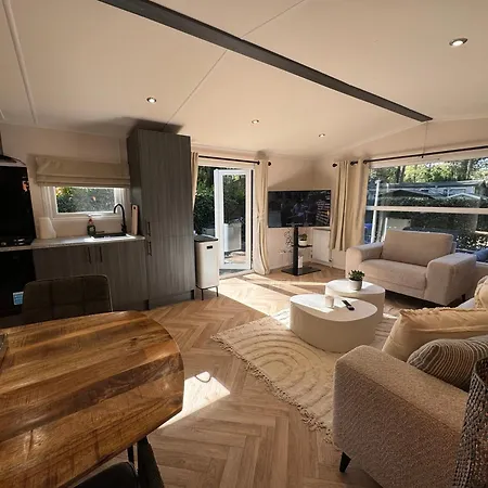 Veluwshof Holidays Luxe With Private Jacuzzi's - Swimmingpool - Tennis Court - Bowling - Supermarket And Children Entertainment * Hoenderloo