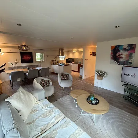 Veluwshof Holidays Luxe With Private Jacuzzi's - Swimmingpool - Tennis Court - Bowling - Supermarket And Children Entertainment