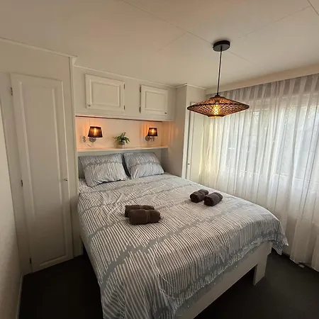 Holiday park Veluwshof Holidays Luxe With Private Jacuzzi's - Swimmingpool - Tennis Court - Bowling - Supermarket And Children Entertainment Hoenderloo