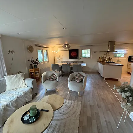 Ferienpark Veluwshof Holidays Luxe With Private Jacuzzi's - Swimmingpool - Tennis Court - Bowling - Supermarket And Children Entertainment Hoenderloo