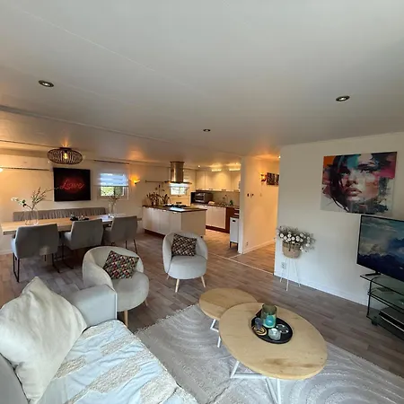 Holiday park Veluwshof Holidays Luxe With Private Jacuzzi's - Swimmingpool - Tennis Court - Bowling - Supermarket And Children Entertainment