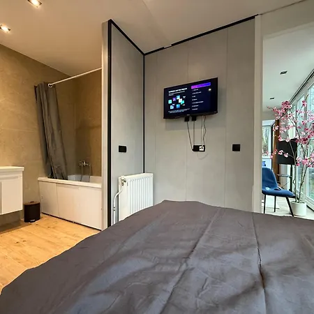 Veluwshof Holidays Luxe With Private Jacuzzi's - Swimmingpool - Tennis Court - Bowling - Supermarket And Children Entertainment