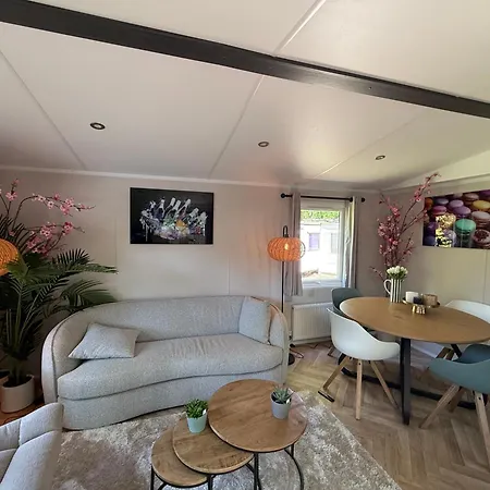 פארק נופש Veluwshof Holidays Luxe With Private Jacuzzi's - Swimmingpool - Tennis Court - Bowling - Supermarket And Children Entertainment הונדרלו