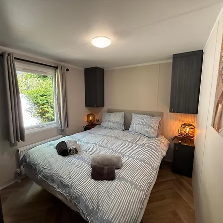 פארק נופש Veluwshof Holidays Luxe With Private Jacuzzi's - Swimmingpool - Tennis Court - Bowling - Supermarket And Children Entertainment הונדרלו