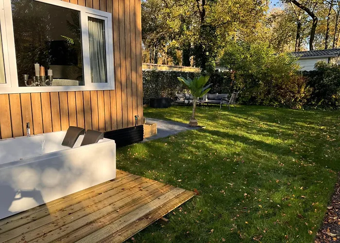 Veluwshof Holidays Luxe With Private Jacuzzi's - Swimmingpool - Tennis Court - Bowling - Supermarket And Children Entertainment