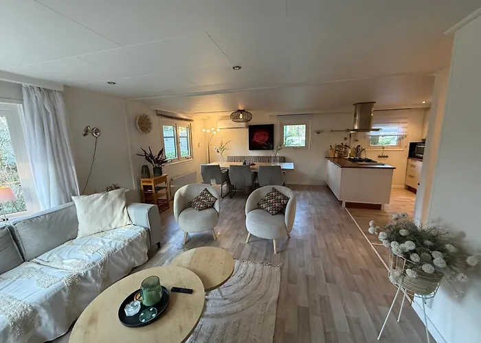 Ferienpark Veluwshof Holidays Luxe With Private Jacuzzi's - Swimmingpool - Tennis Court - Bowling - Supermarket And Children Entertainment Hoenderloo