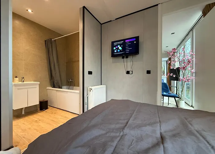 Veluwshof Holidays Luxe With Private Jacuzzi's - Swimmingpool - Tennis Court - Bowling - Supermarket And Children Entertainment