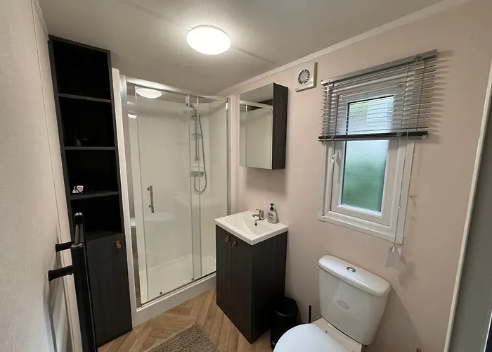 Veluwshof Holidays Luxe With Private Jacuzzi's - Swimmingpool - Tennis Court - Bowling - Supermarket And Children Entertainment Hoenderloo